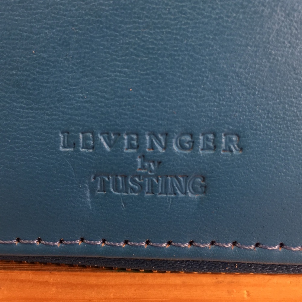 Levenger by Tusting leather ziparound wallet/pouch - Picture 3 of 8